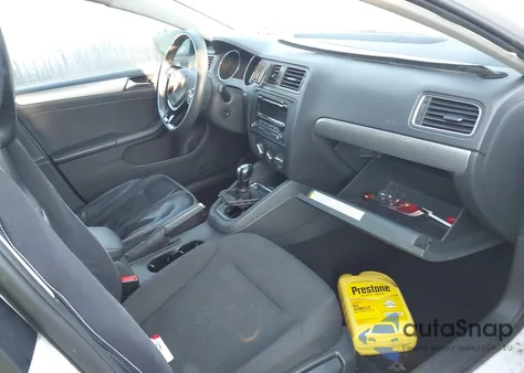 2015 Volkswagen Jetta 1.8T Se z USA, uszkodzony, nr VIN 3VWD17AJ0FM285333